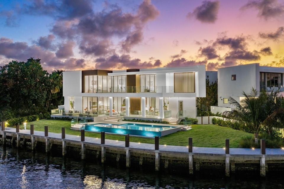Villa Golden and its pool at dusk on the Intracoastal