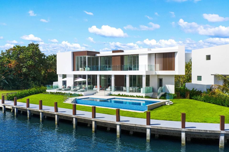 Villa Golden modern villa, lawn and pool seen from the water, Golden Isles, Hallandale Beach luxury rental