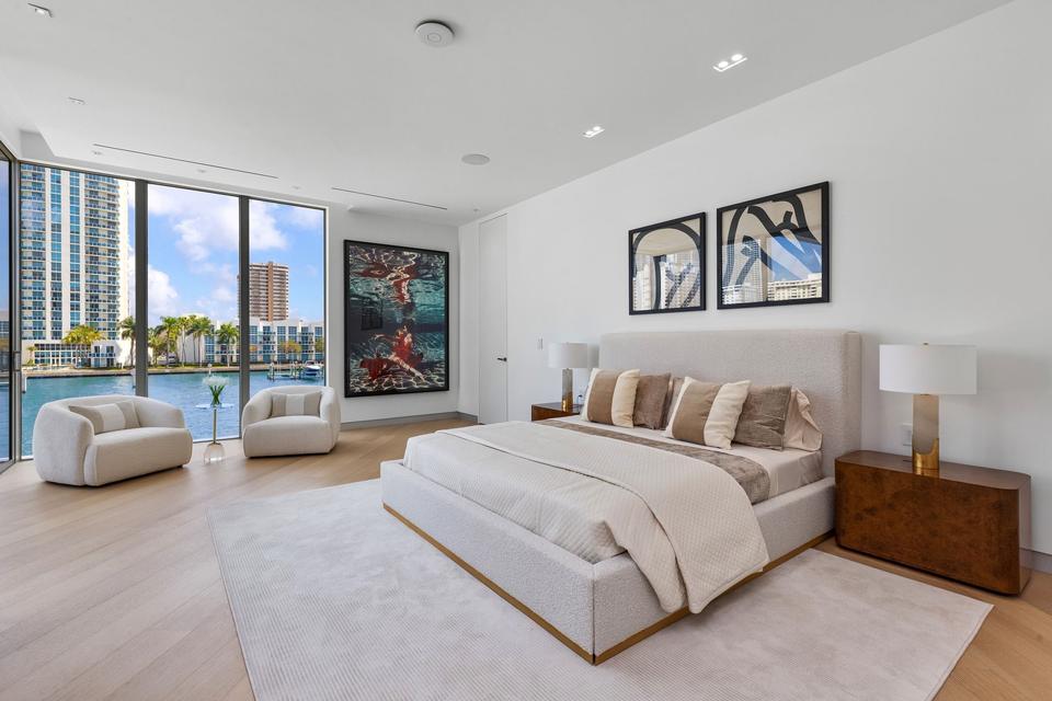 Villa Golden primary suite with Intracoastal views, Golden Isles, Hallandale Beach luxury rental