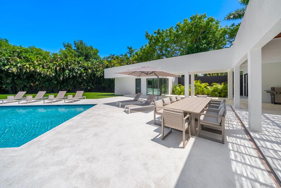 Villa Palma pool terrace with covered outdoor dining, Miami luxury rental