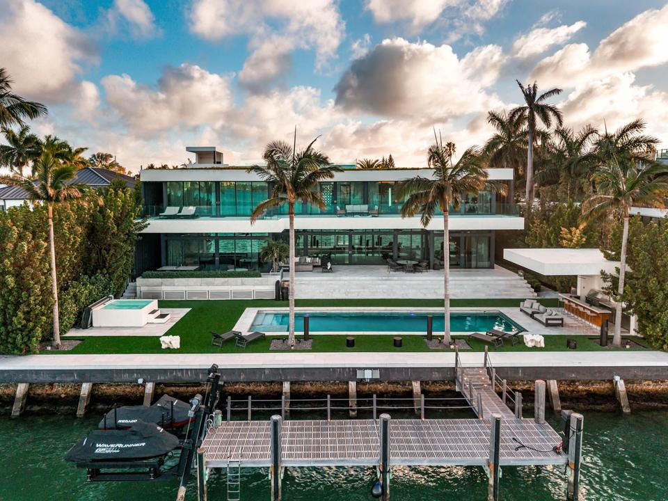 Aerial view of Villa Lavoro waterfront estate with lawn, pool and dock, Miami Beach luxury rental