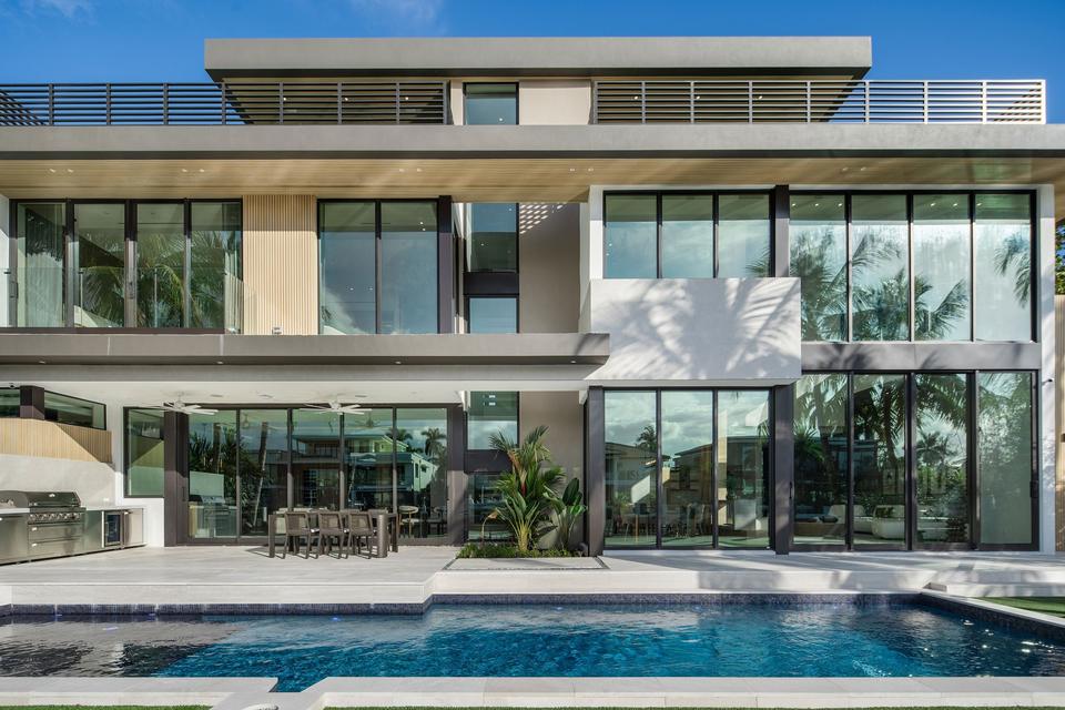 Pool and two-storey glass facade, Villa Sia, Las Olas Isles, Fort Lauderdale luxury rental