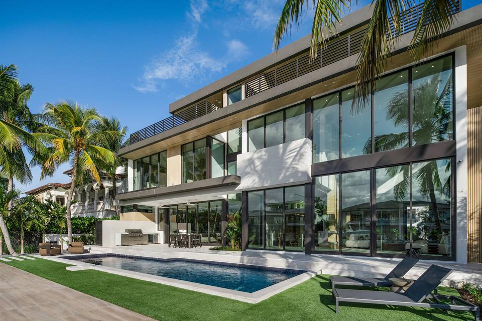 Lawn, pool and terraces, Villa Sia, Las Olas Isles, Fort Lauderdale luxury rental
