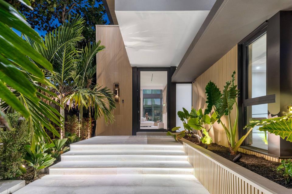 Tropical entrance courtyard with stepping stones, Villa Sia, Las Olas Isles, Fort Lauderdale luxury rental