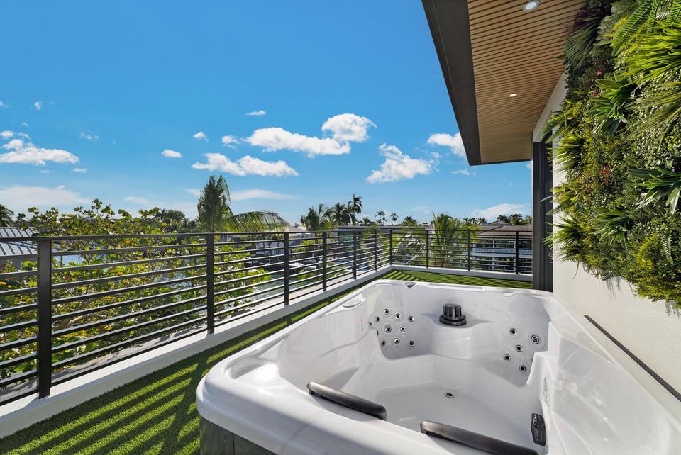 Rooftop jacuzzi with canal views, Villa Sia, Las Olas Isles, Fort Lauderdale luxury rental