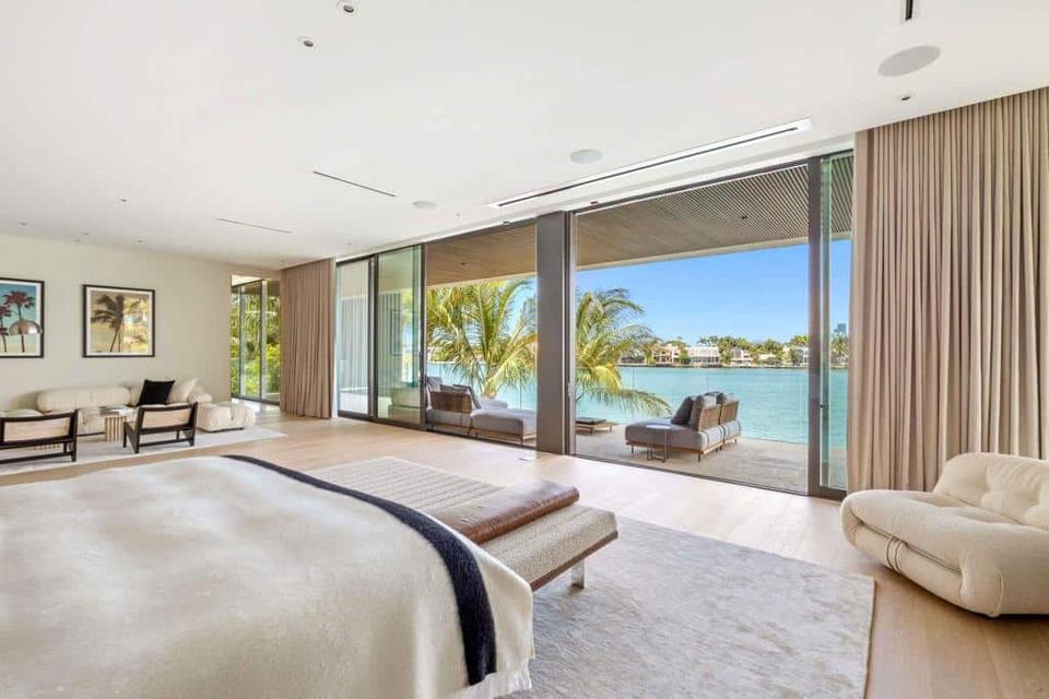 Bedroom with glass walls facing the water