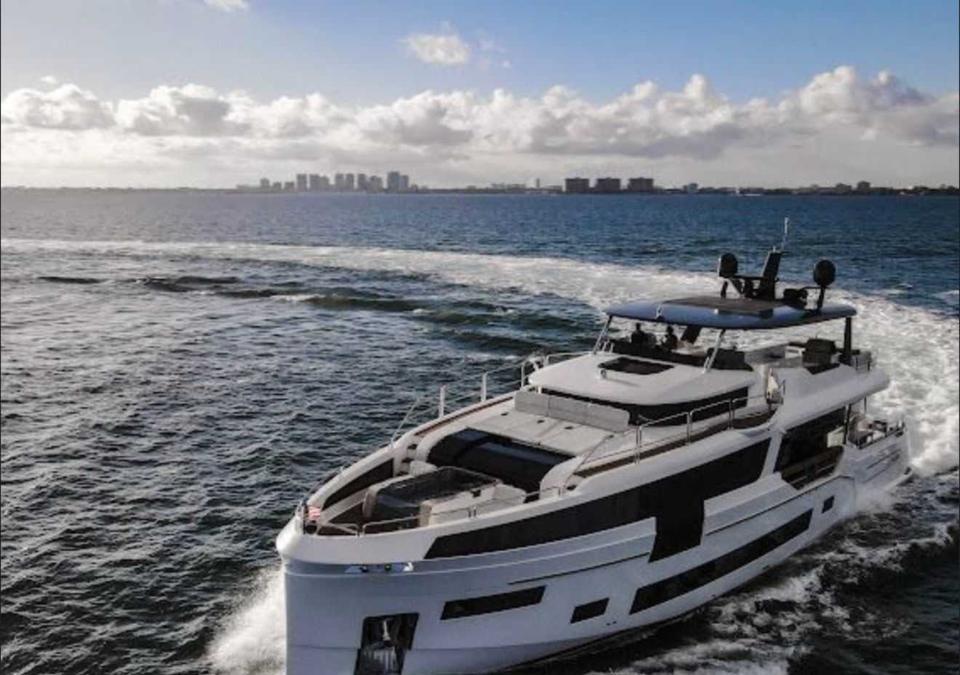 Motor yacht leaving a wake off the Miami coast