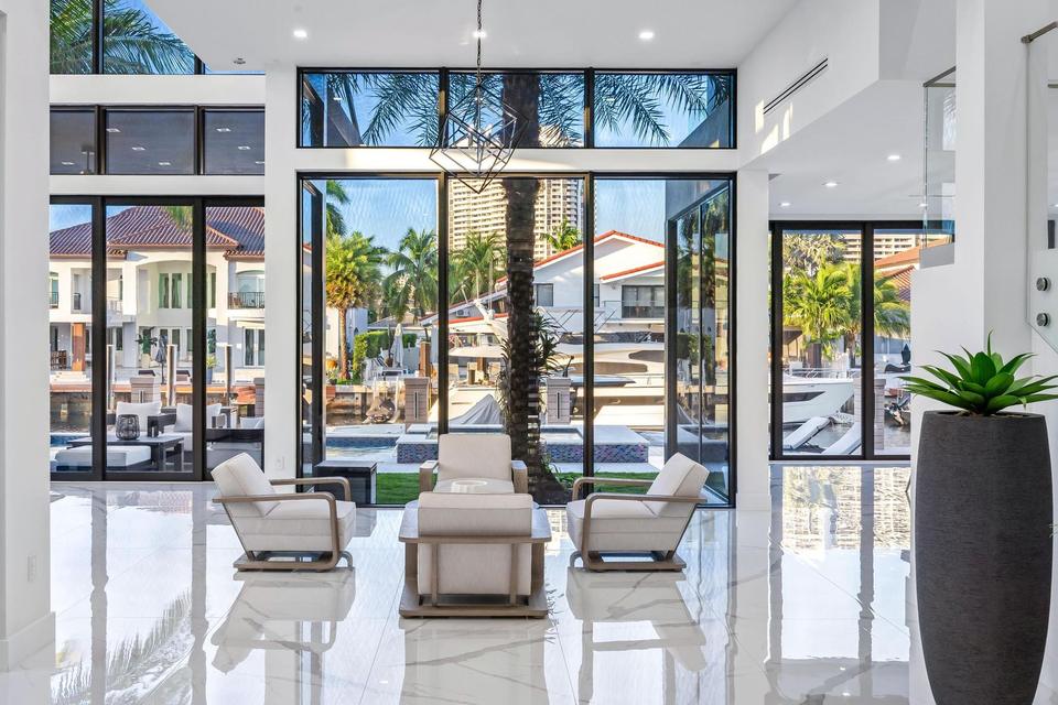 Living room opening to the pool terrace, Villa Estan, Eastern Shores, North Miami Beach luxury rental