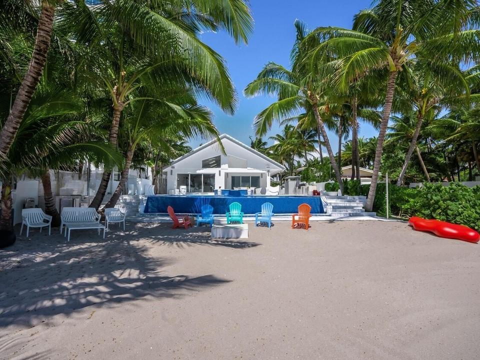 Beach Bungalow pool and sand with loungers under the palms