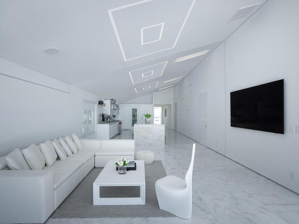 Living room with white sofas, Beach Bungalow, Miami