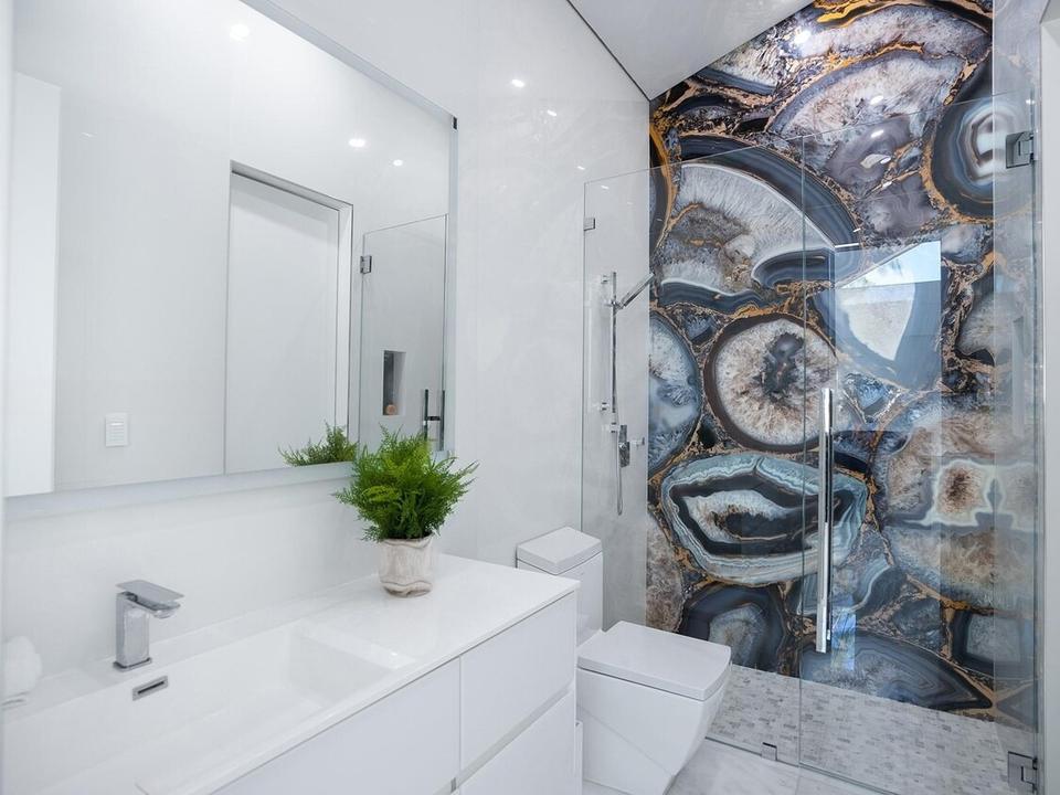 Bathroom with agate stone feature wall, Beach Bungalow, Miami