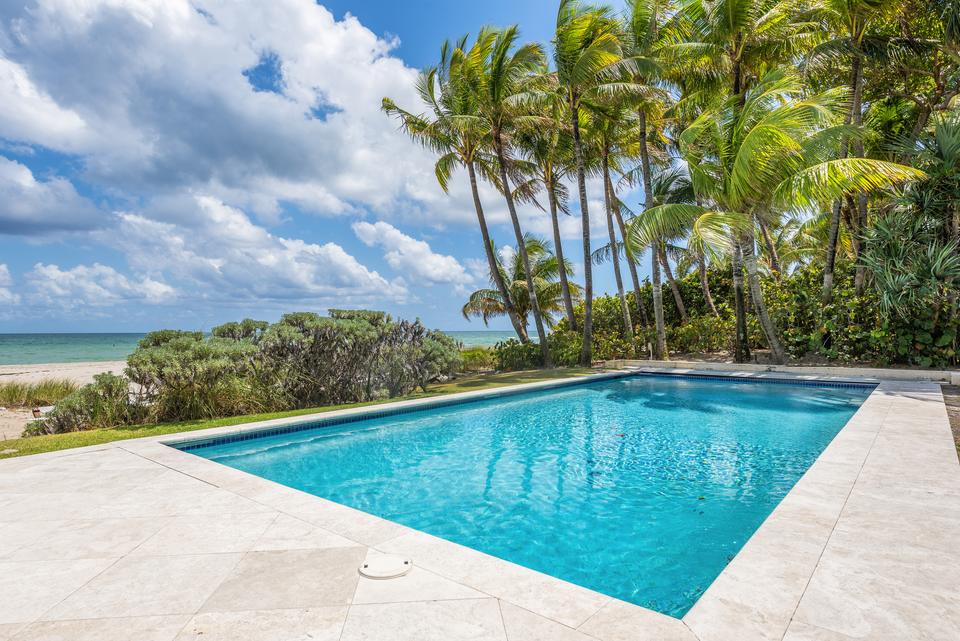 Pool with sea views through the palms, Villa Ocean, Miami