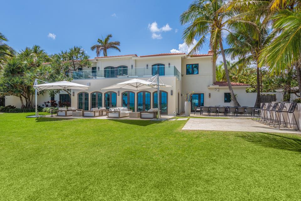 Oceanfront lawn leading to the house and terraces, Villa Ocean, Miami