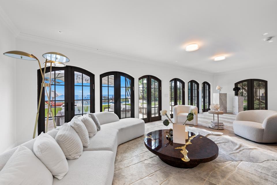 Living room with arched windows to the ocean, Villa Ocean, Miami