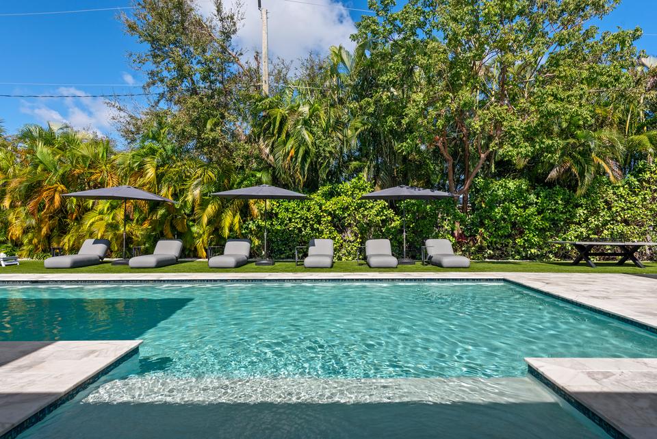 Pool with sun loungers and a tropical garden, Villa Meimon, North Miami Beach