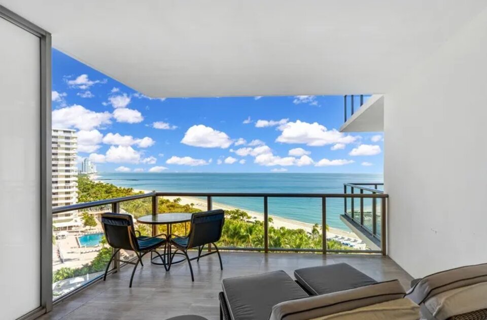 Atlantic Suite Floor 9 at St. Regis Bal Harbour, photo 3